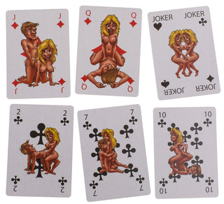 Kamasutra-spelkorten har humoristiskt, explicit innehåll med diamanternas dam och knekt, två jokrar och klubborna 2, 7 och 10 i en uppsättning av sex kort.