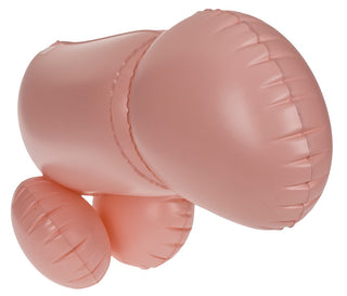 En uppblåsbar rosa ballongskulptur som liknar abstrakta former på en vit bakgrund ger en lekfull touch som påminner om Cock Fighting Partyspel.