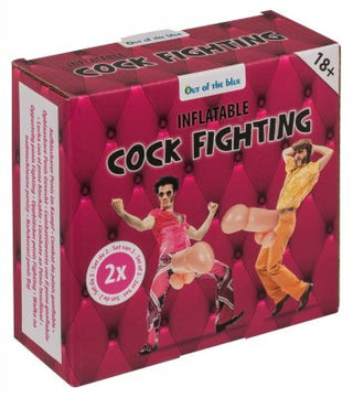 En rosa låda märkt Cock Fighting Partyspel har två figurer i roliga poser med uppblåsbara delar. Perfekt som ett sällskapsspel för vuxna, det erbjuder oändliga skratt och underhållning.