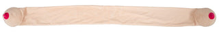 Boob Scarf Partyhalsduk är en lång, beige tygpropp med runda ändar och en rosa prick i varje ände - en udda partyplagg eller rolig present.
