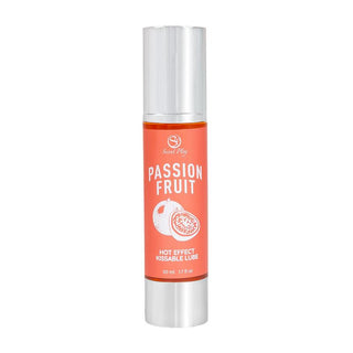 En 50 ml-flaska Secret Play 2-i-1 Passionsfrukt med silverfärgat lock och orange etikett.