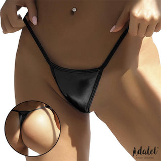 Närbild på en kvinna som bär Daphne Classic Thong Svart, med en glänsande mikrobikiniunderdel och en cirkulär insida som visar baksidan för en bekväm passform.