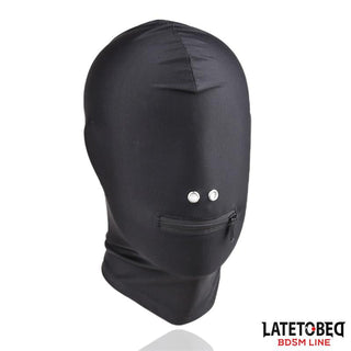 BDSM Helmask med Dragkedja är en svart heltäckande huva med dragkedja i munnen och små runda ögonhål, idealisk för dominanslekar och rollspel.