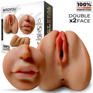 Förpackning innehållande två TPE-masturbatorer i form av mun och vulva, hudfärgade, med beteckningen ”Double x2 Face”.