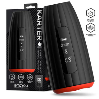 INTOYOU Karter Masturbator är en svart och röd elektronisk enhet med en digital display, med vibrator- och värmefunktioner, och levereras i en dedikerad förpackning.