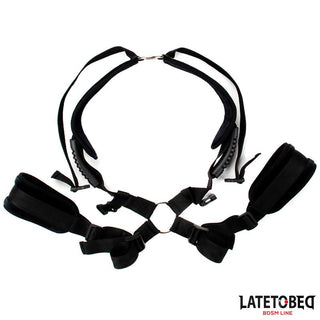 Latetobed Shoulder Swingstrap BDSM-fasthållningsanordningar med justerbara manschetter och remmar, inklusive en axelsvängrem, visas på en vit bakgrund med Latetobed BDSM Line-logotypen.