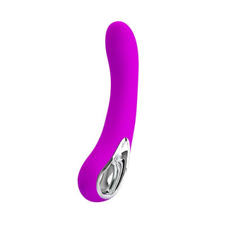 PrettyLove Elmer Pink: rosa böjd vibrator i silikon med silverfärgat handtag mot vit bakgrund.