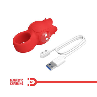 Röd fingervibrator i silikon med magnetisk laddningsport, visas tillsammans med en vit USB-laddningskabel.