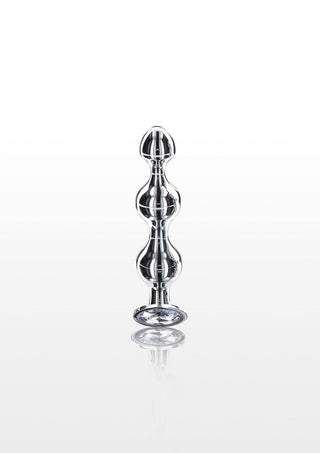 ToyJoy Diamond Star Beads har en glänsande, metallisk design gjord av nickelfritt aluminium, med en rund bas och tre symmetriska bultformade segment staplade vertikalt och reflekterar ljus mot en vanlig vit bakgrund.