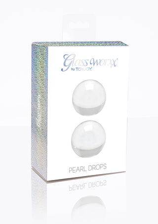 En låda märkt "Glass Worxx Pärl-Knipkulor" innehåller två klara glaskulor som kallas "Pearl Drops" på en holografisk bakgrund, med transparenta sektioner som visar upp den eleganta glaskulor inuti.