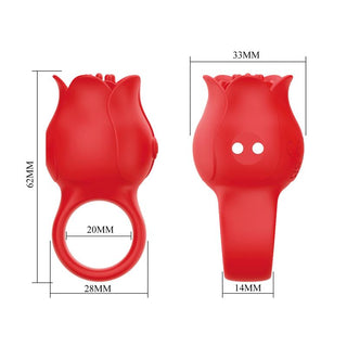 Fingervibratorring i röd silikon i form av en ros med mjuka kurvor och synliga storleksmått, avsedd för intimt bruk.