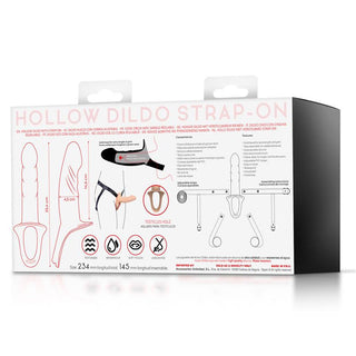 Action Strap-On med Hollow Dildo kommer i en låda som visar design, dimensioner och justerbara remfunktioner. Text på flera språk beskriver produkten, medan bilden visar mått i centimeter. Den är tillverkad av premium silikon.