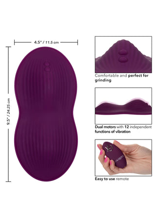 Lila, oval handsfree-stimulator i silikon med en matchande fjärrkontroll; båda avbildade separat mot en enfärgad bakgrund.