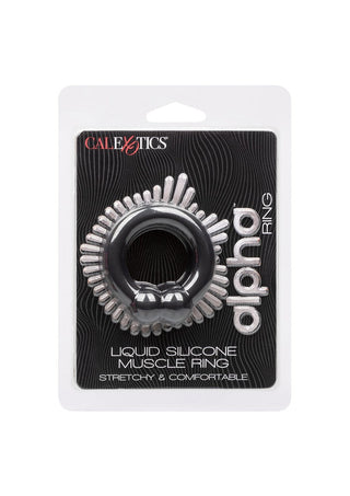 CalExotics Alpha Ring"-förpackningen framhäver Alpha Liquid Silikon Kukring, som visar upp en svart flytande silikonmuskelring med en elegant, strukturerad pärldesign. Det framhäver den stretchiga och bekväma premium flytande silikondesignen.