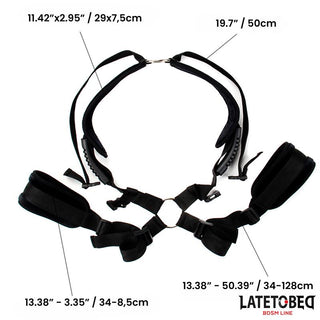 Latetobed Shoulder Swingstrap är en svart BDSM-fasthållningsanordning med justerbara remmar, med mått i tum och centimeter på en vit bakgrund.