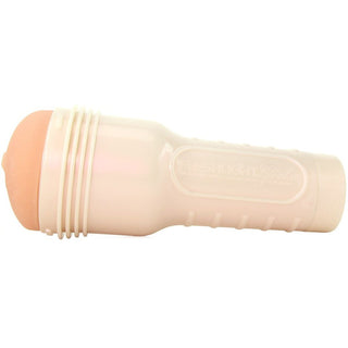 Fleshlight Girls Angela är en beige handhållen vuxenleksak med ett cylindriskt hölje och en mjuk, hudfärgad öppning, tillverkad av Real Feel SuperSkin för en njutbar texturupplevelse inspirerad av den populära Fleshlight Girls-serien.