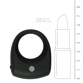 Svart silikonpenisring med en liten knapp, enkel cirkulär design.