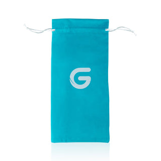Turkos silikon-glasdildo från Gildo, nr 5, 18 cm, i matchande påse med vit Gildo-logotyp på enfärgad bakgrund.