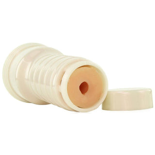 Fleshlight Janice Griffith är en hudfärgad manlig onani tillverkad med SuperSkin, med Eden-struktur och en avtagbar keps, som visas liggande på sidan.