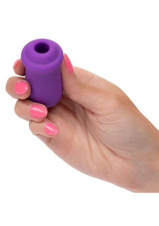 En lila Sugar Rush Lufttrycksvibrator tillverkad av slät silikon med en konturerad design och pulserande sugteknikfunktioner.