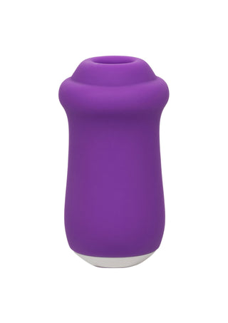 Lila tryckvibrator i silikon med rundad spets och central öppning, visas mot en vit bakgrund.
