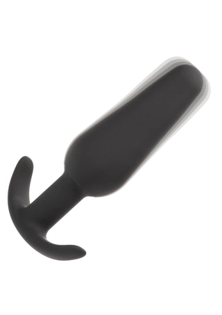 Boundless Vibrating Slim Plug är en svart analplugg i silikon med en avsmalnande form och ett ankarformat handtag vid basen för enkel användning.