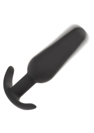 Boundless Vibrating Slim Plug är en svart analplugg i silikon med en avsmalnande form och ett ankarformat handtag vid basen för enkel användning.
