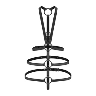 Vera Harness Svart är en svart konstläder bondage-sele med justerbara remmar och metallringar, visad mot en vit bakgrund för ett elegant och modernt utseende.