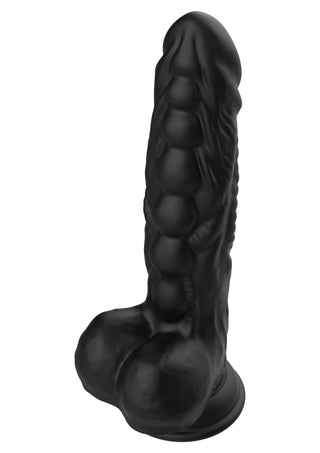 Svart dildo i texturerat silikon med ådrad skaft, rundad bas och sugkopp, avbildad mot vit bakgrund.