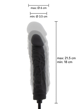 PumpUp Inflatable Dildo, en svart silikonleksak, liknar en fallisk form med dimensioner på max diameter 6 cm, min diameter 3,5 cm och längd som växer mellan 18 cm och 21,5 cm. Dess flexibilitet och dynamiska design avbildas perfekt i bilden.