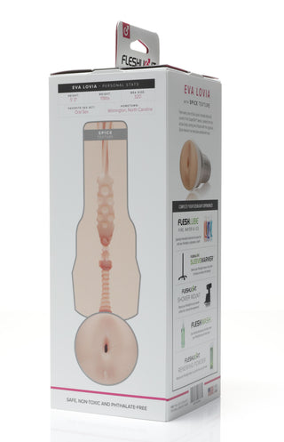Kartongförpackning för Fleshlight Eva Lovia Spice, med produktbild, beskrivning, skötselråd och framhäver verklighetstrogna känslor med det karaktäristiska SuperSkin-materialet.