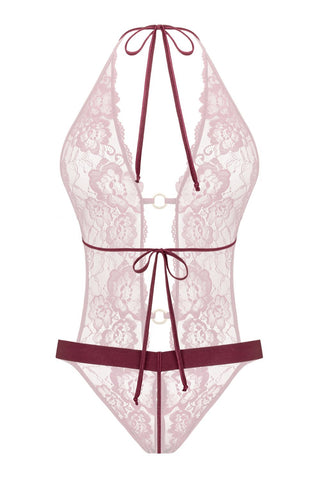 Spetsbody Basic Instinct: ljusrosa spetsbody med maroonfärgat band, blommönster, cut-outs framtill och öppen gren för en extra förförisk look.