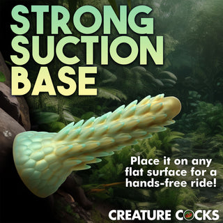 Upplev äventyrlig lek med Stegosaurus Dildo Silikon - en fantasidildo i silikon med en texturerad design och en robust sugproppsbas för handsfree-lek, inspirerad av den vilda djungeln.