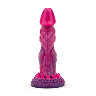 Fantasidildo i silikon i rosa och lila, 22 cm lång, texturerat skaft, bred bas och sugkopp.