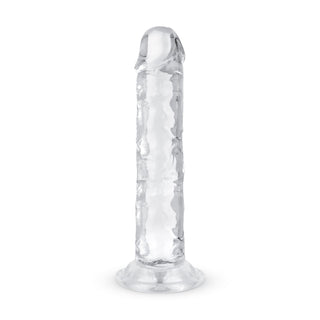 Jelly Dildo 14 cm Utan Pung är en transparent, glasliknande dildo med rundad spets och platt bas, utformad för att stå upprätt.