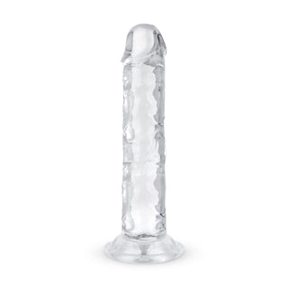Jelly Dildo 14 cm Utan Pung är en transparent, glasliknande dildo med rundad spets och platt bas, utformad för att stå upprätt.