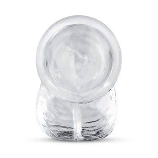 En rund, klar isbit med en platt topp och strukturerade sidor sitter på en vit bakgrund och liknar den släta designen på Jelly Dildo 19 cm Med Pung.
