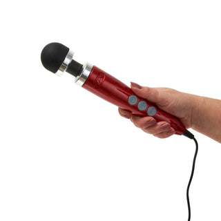 Doxy Number 3 Wand Massager med röd kropp, svart rundat huvud och synliga kontrollknappar.