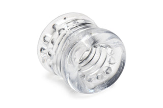 Transparent Ball Stretcher XR, en slät och cirkulär klarglasisolator, visas elegant i vinkel mot en vit bakgrund, vilket framhäver dess strukturella klarhet och eleganta design.