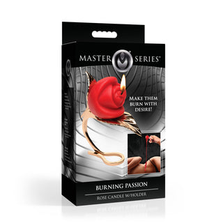 Svart boxförpackning med en röd rosformad Rosljus med Hållare Waxplay sojavaxljus och guld ljushållare, märkt Burning Passion.