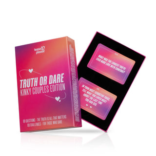 Truth or Dare Kinky Parspel box and cards set; färgglada papperskort med text, förpackade i en rektangulär box med matt yta.