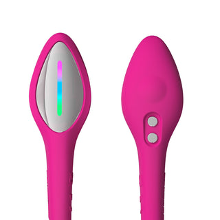 Dubbelvy av den rosa, skedformade Lovense Lush 4 G-punktsstimulatorn, med knappar och en flerfärgad LED-display – perfekt för interaktiv kameraanvändning.