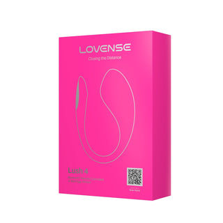 Lovense Lush 4:s ljusrosa låda visar en kontur av vibratorn och en QR-kod på framsidan, vilket gör den idealisk för användning med interaktiva kameror.