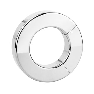 Penisring i silverkrom med en rund, ergonomisk design och ett centralt hål.