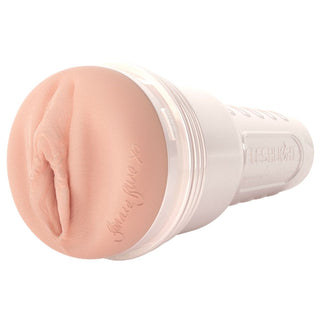 Vit silikonmasturbator med realistisk design, tillverkad av Superskin-material, visas i ett vanligt vitt fodral.