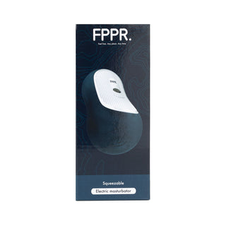 FPPR Squeezable Masturbator, genomskinligt material med strukturerat grepp, visas mot en mörk bakgrund.