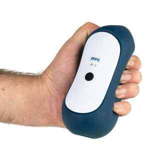 FPPR Squeezable Masturbator, en blå och vit leksak i mjukt material med en knapp och FPPR-etikett på framsidan.