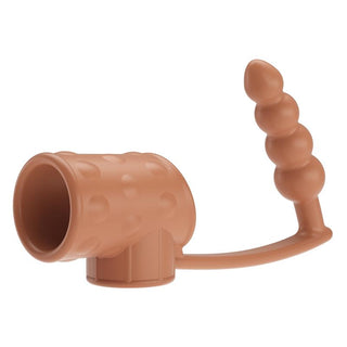 Brun analplugg i silikon med fyra pärlor och en påsatt penisring, med en böjd design för dubbel användning.