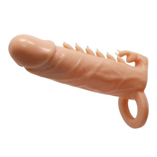 Penishylsa i köttfärgad silikon med spetsig kant och integrerad basring.