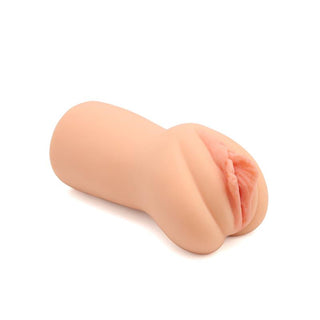 En hudfärgad TPE-masturbator med realistisk vaginalöppning, avbildad mot en vit bakgrund.